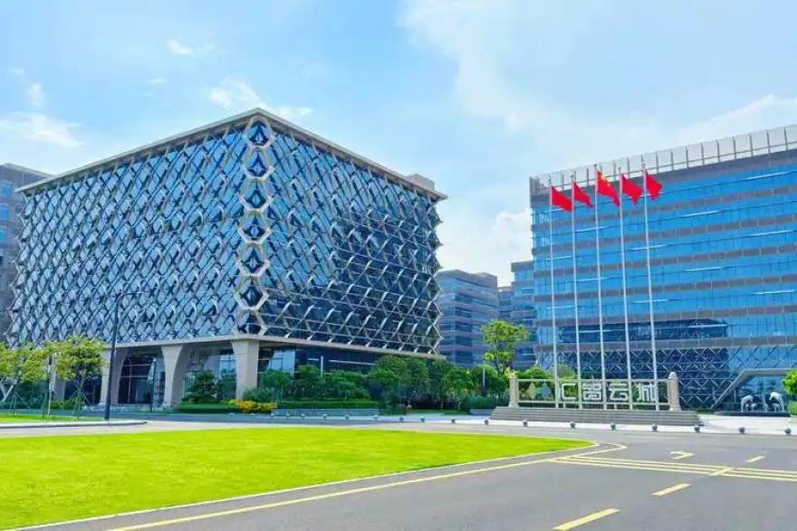 天下足球网 冲刺阶段替补席价值重估：从录像看五类换人如何改变比赛走向